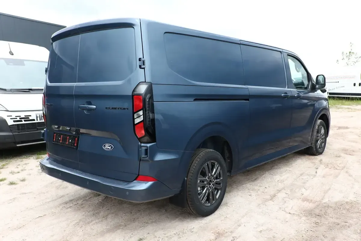 Nowe Ford Transit Custom Limited 170 KM (125 kW) 2026 Niebieski Van