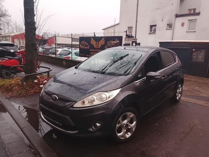 Grau Gebraucht 2011 Ford Fiesta Titanium Kleinwagen | 4.499 € (Guter Preis) - Bild 1/4
