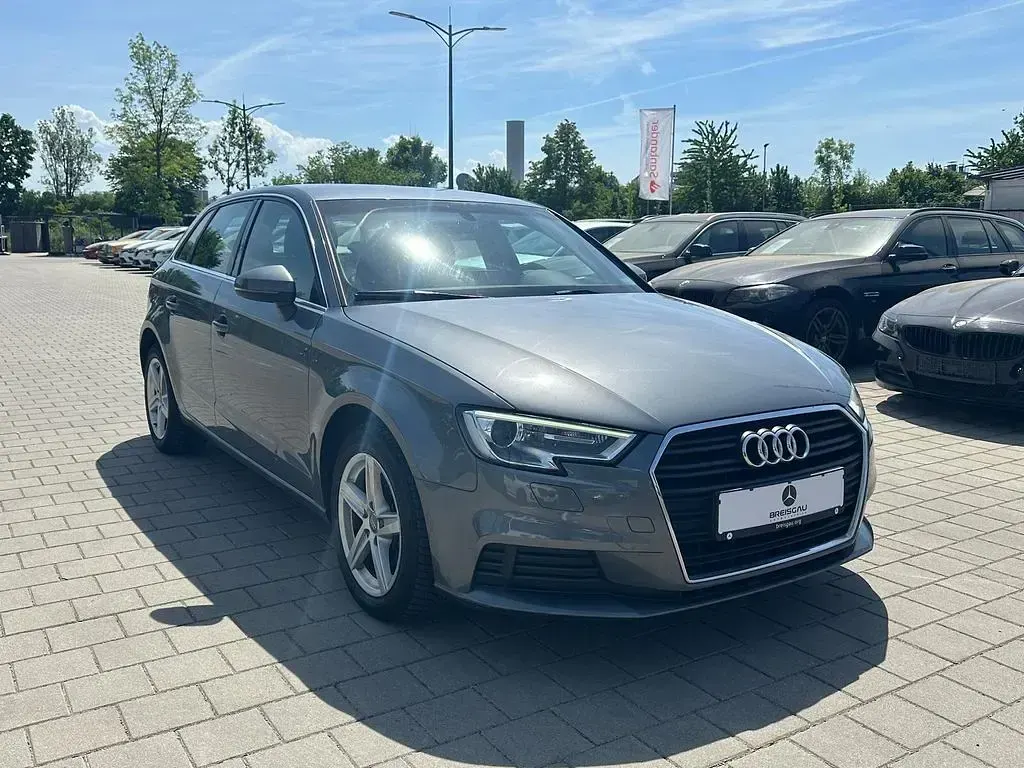 Gebraucht Audi A3 Comfort 154 PS (113 kW) 2018 Grau Limousine