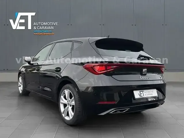 Używany Seat Leon FR 150 KM (110 kW) 2023 Czarny Hatchback