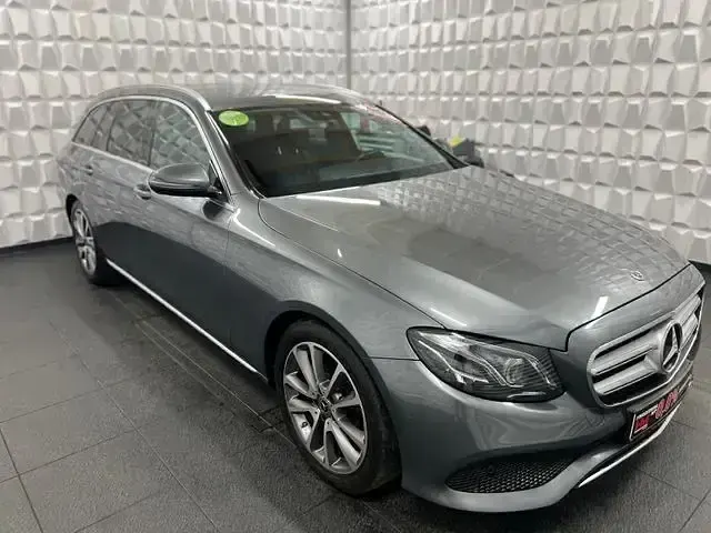 Gebraucht Mercedes E220 Avantgarde 194 PS (142 kW) 2017 Grau Kombi