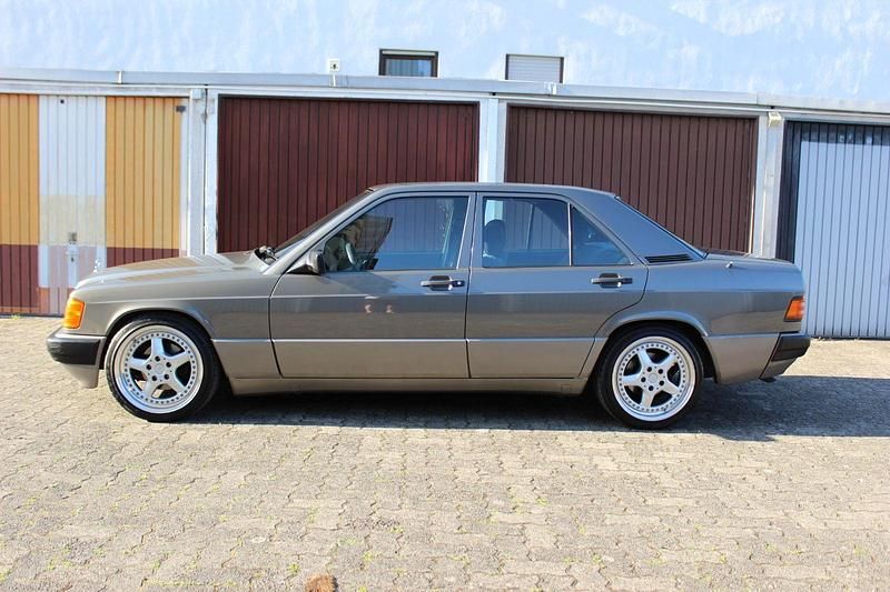 Gebraucht Mercedes 190 118 PS (86 kW) 1989 Grau Limousine