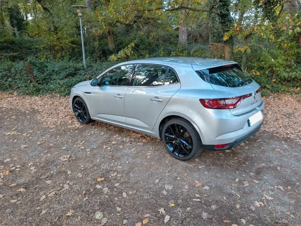 Gebraucht Renault Mégane Intens 132 PS (97 kW) 2016 Grau Limousine