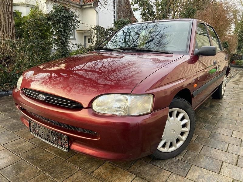 Gebraucht Ford Escort 88 PS (64 kW) 1996 Rot Limousine
