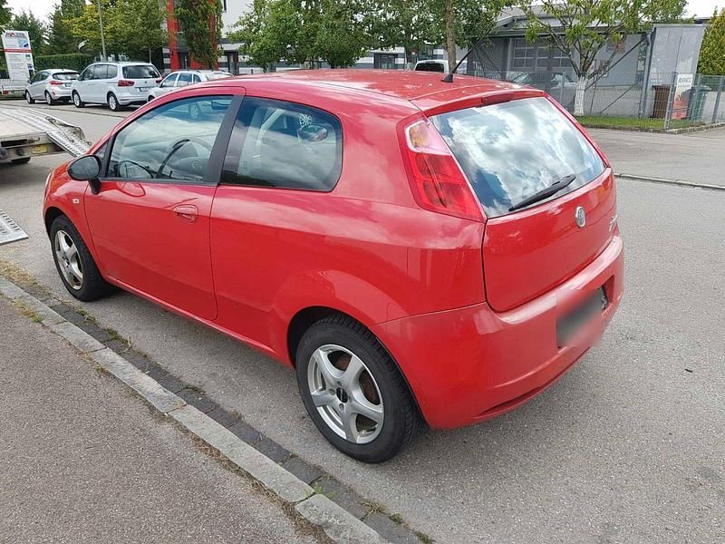 Gebraucht Fiat Grande Punto 95 PS (69 kW) 2009 Rot Kleinwagen