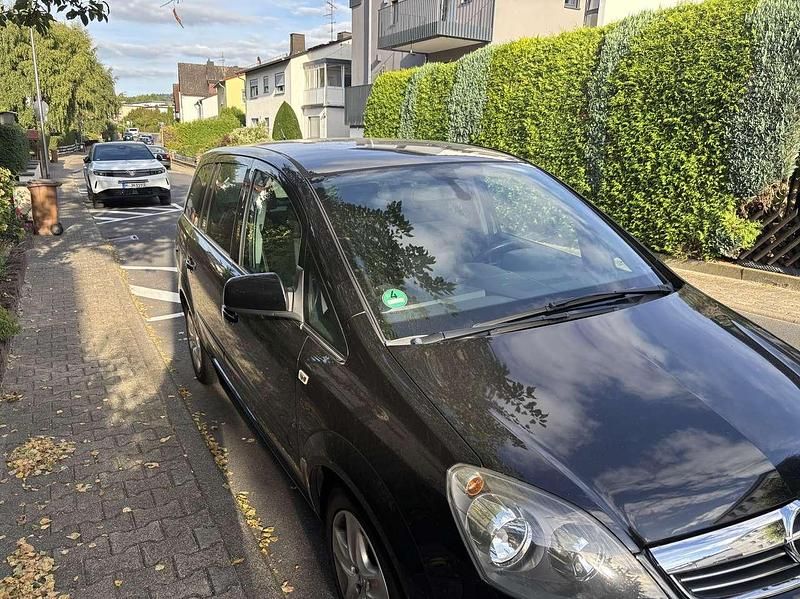 Schwarz Gebraucht 2011 Opel Zafira Design Edition Van / Kleinbus | 5.500 € (Fairer Preis) - Bild 1/4