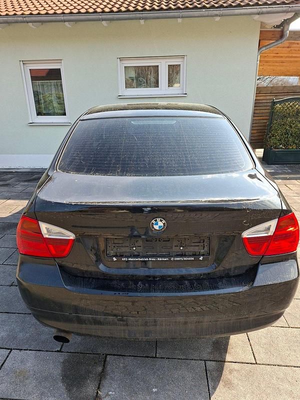 Gebraucht BMW 320 150 PS (110 kW) 2007 Schwarz Limousine