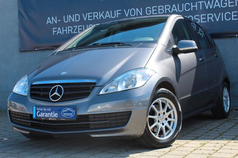 Grau Gebraucht 2011 Mercedes A160 Classic Limousine | 3.890 € (Guter Preis) - Bild 1/4