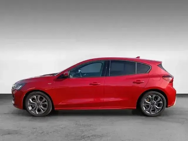 Gebraucht Ford Focus ST-Line 125 PS (91 kW) 2023 Fantastic red tc Limousine