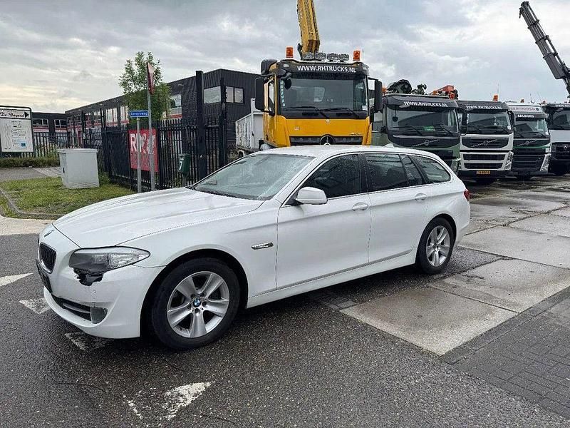 Weiß Gebraucht 2011 BMW 525 Limousine | 4.538 € (Superpreis) - Bild 1/4