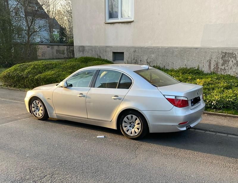 Gebraucht BMW 520 170 PS (125 kW) 2004 Silber Limousine