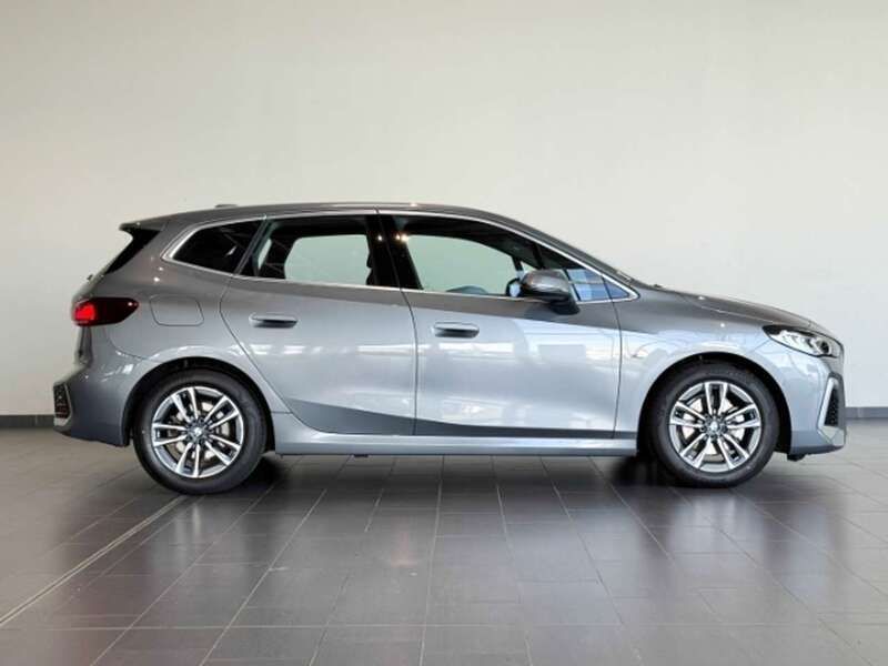 Gebraucht BMW 220 Active Tourer M Sport 156 PS (114 kW) 2023 Grau Van / Kleinbus