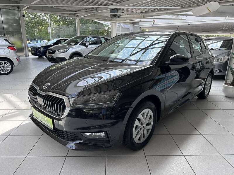 Schwarz Gebraucht 2022 Skoda Fabia Ambition Limousine | 16.990 € (Guter Preis) - Bild 1/4