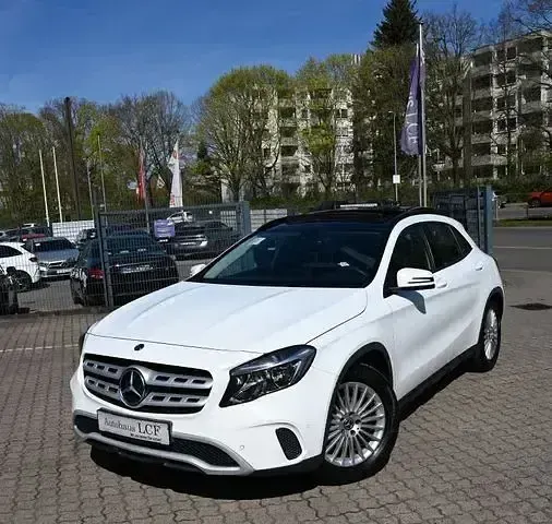 Gebraucht Mercedes GLA200 136 PS (100 kW) 2018 Polarweiss SUV