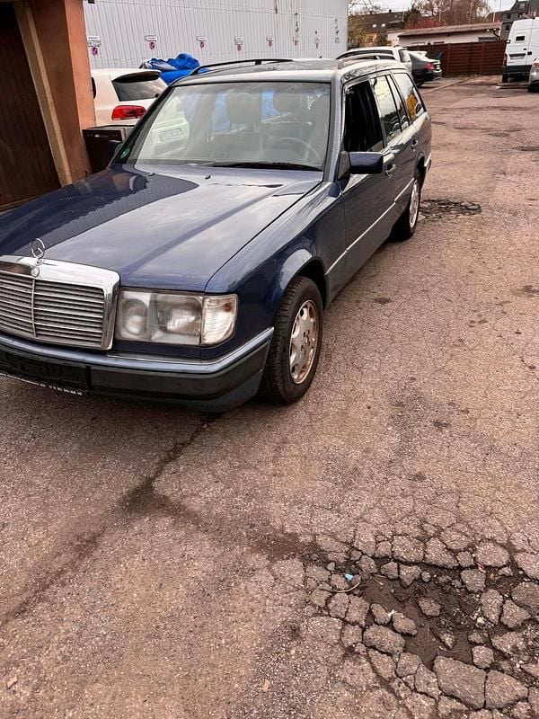 Gebraucht Mercedes 300 147 PS (108 kW) 1992 Blau Kombi