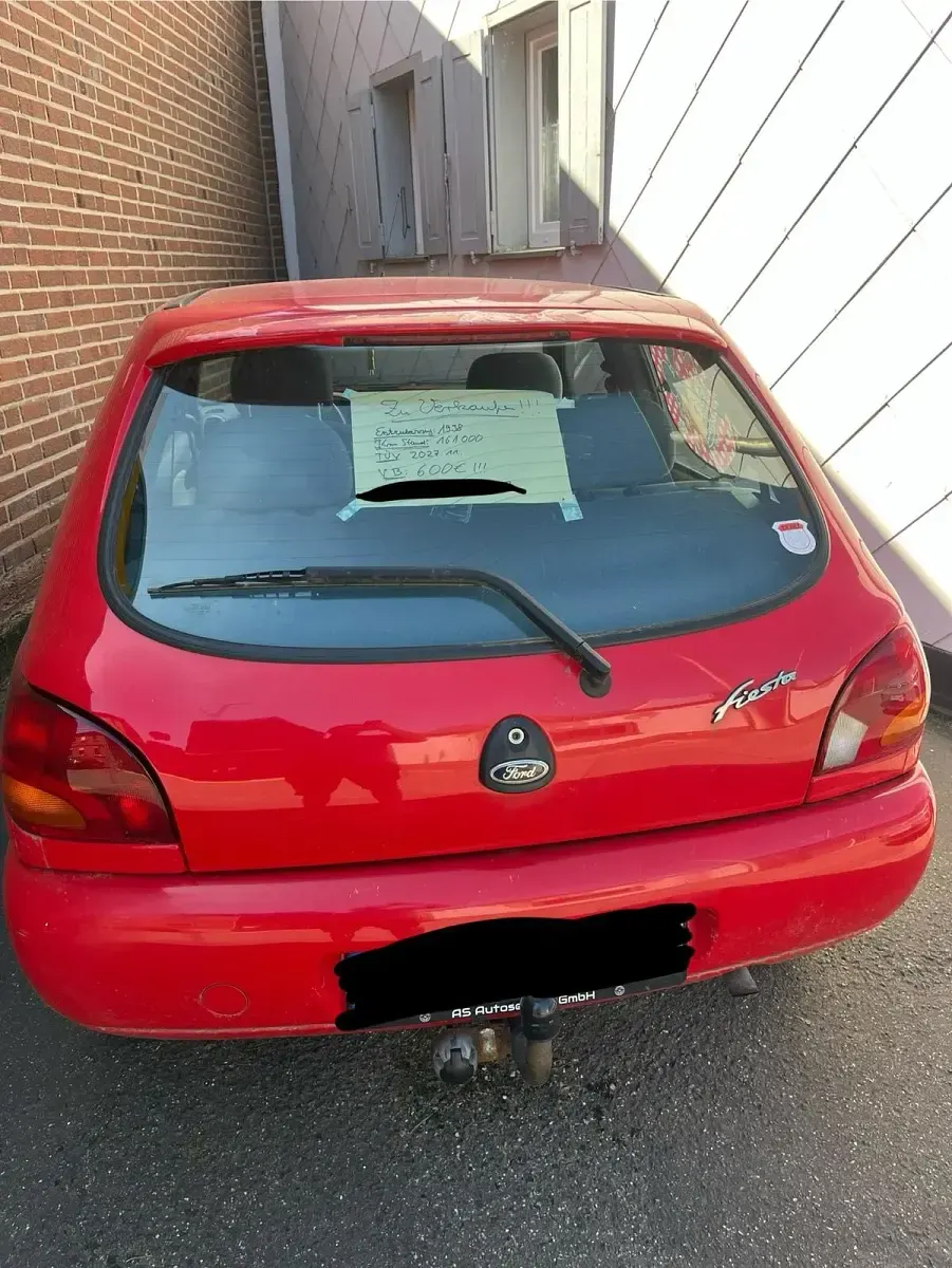 Używany Ford Fiesta 60 KM (44 kW) 1998 Czerwony Hatchback