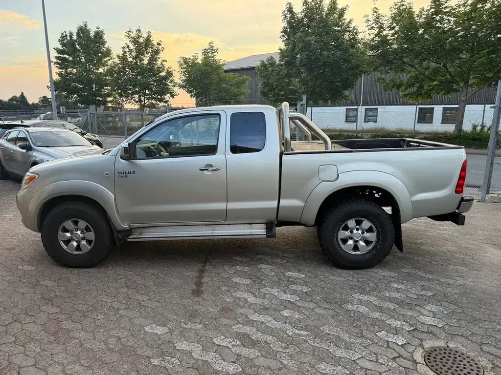 Gebraucht Toyota HiLux SR5 120 PS (88 kW) 2008 Silber Pickup