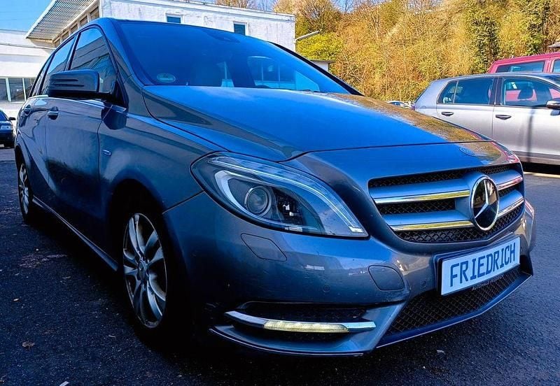Gebraucht Mercedes B180 109 PS (80 kW) 2012 Grau Van / Kleinbus