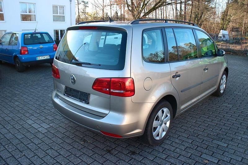 Gebraucht VW Touran Trendline 105 PS (77 kW) 2013 Beige Van / Kleinbus