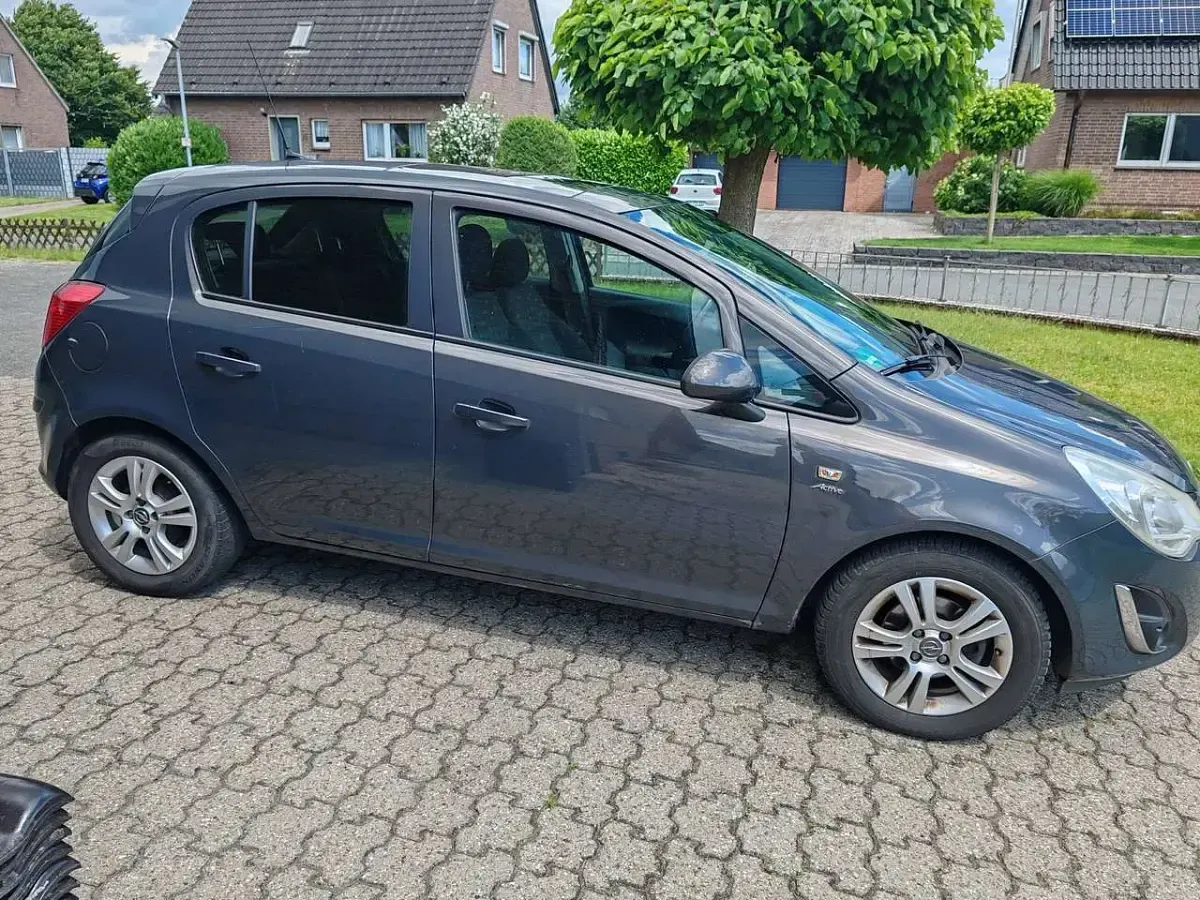 Gebraucht Opel Corsa Active 87 PS (63 kW) 2012 Grau Kleinwagen