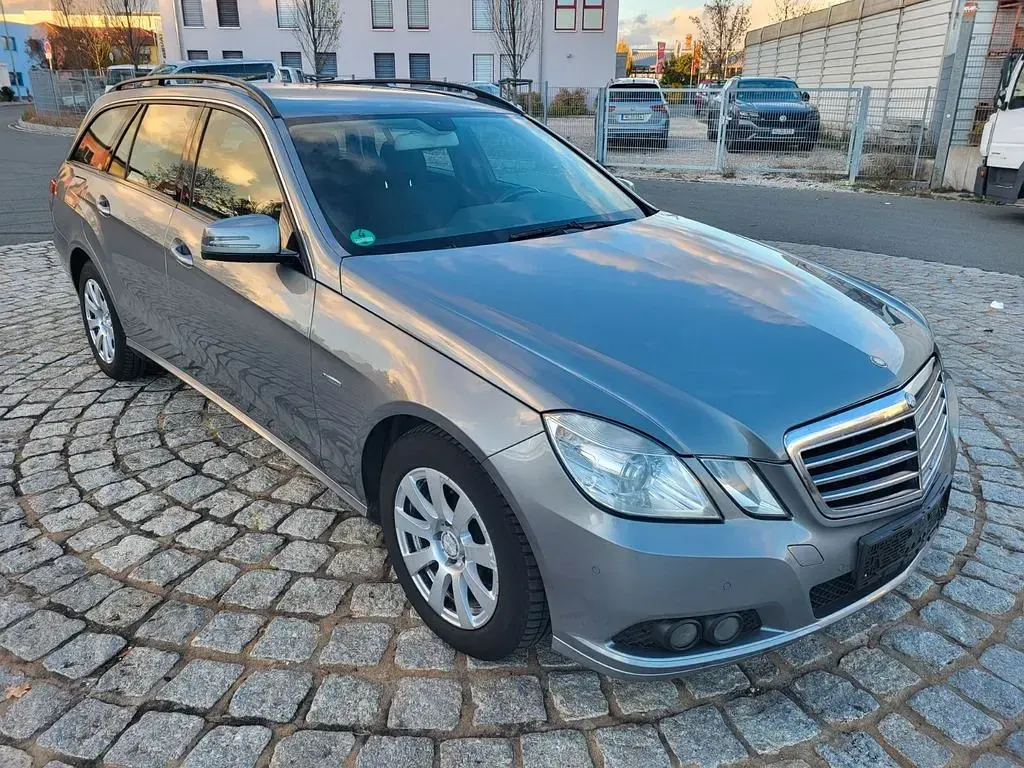 Gebraucht Mercedes E220 170 PS (125 kW) 2010 Grau Limousine