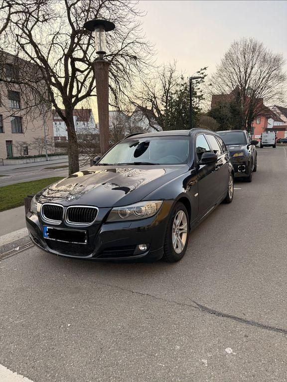 Gebraucht BMW 318 143 PS (105 kW) 2010 Schwarz Kombi