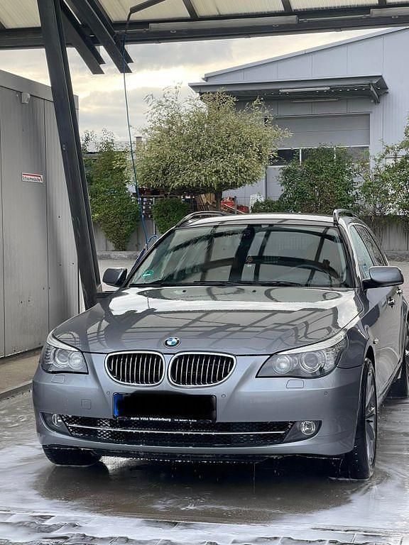 Gebraucht BMW 530 235 PS (172 kW) 2009 Grau Kombi