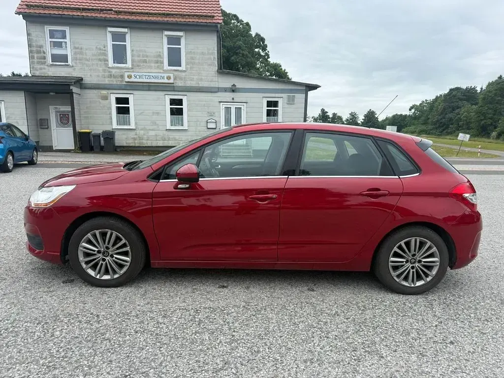 Gebraucht Citroën C4 Tendance 120 PS (88 kW) 2013 Rot Limousine