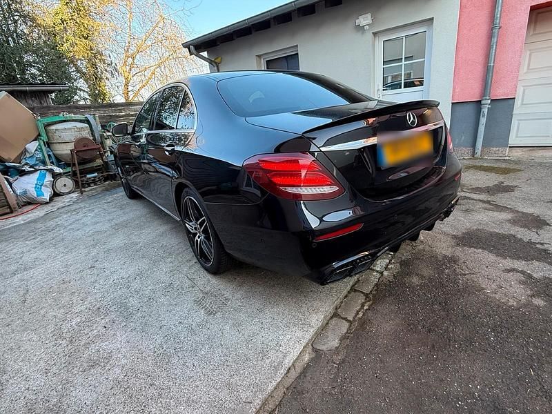 Gebraucht Mercedes E220 194 PS (142 kW) 2016 Schwarz Limousine