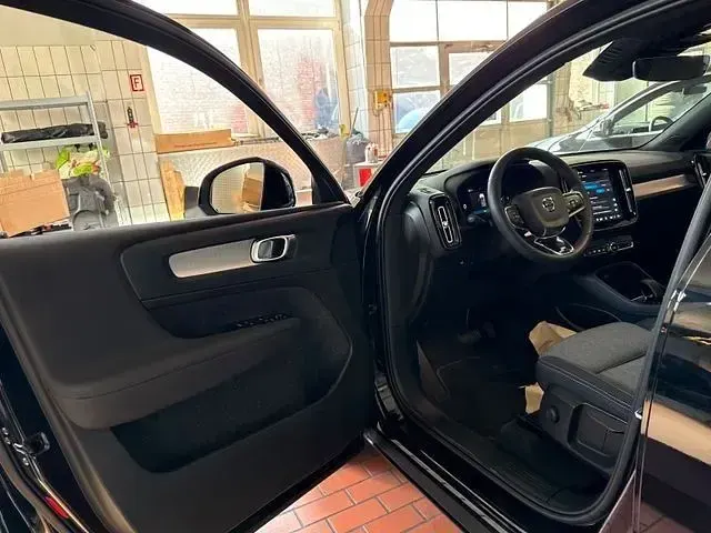 Gebraucht Volvo XC40 Core 163 PS (119 kW) 2022 Schwarz SUV