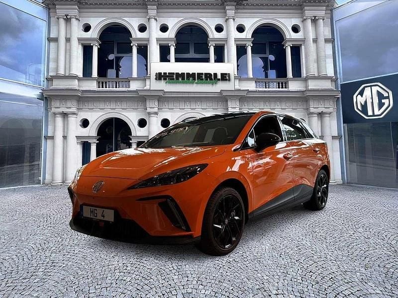Gebraucht MG MG4 EV Trophy 180 kW (245 PS) 2024 Orange & black roof Kleinwagen