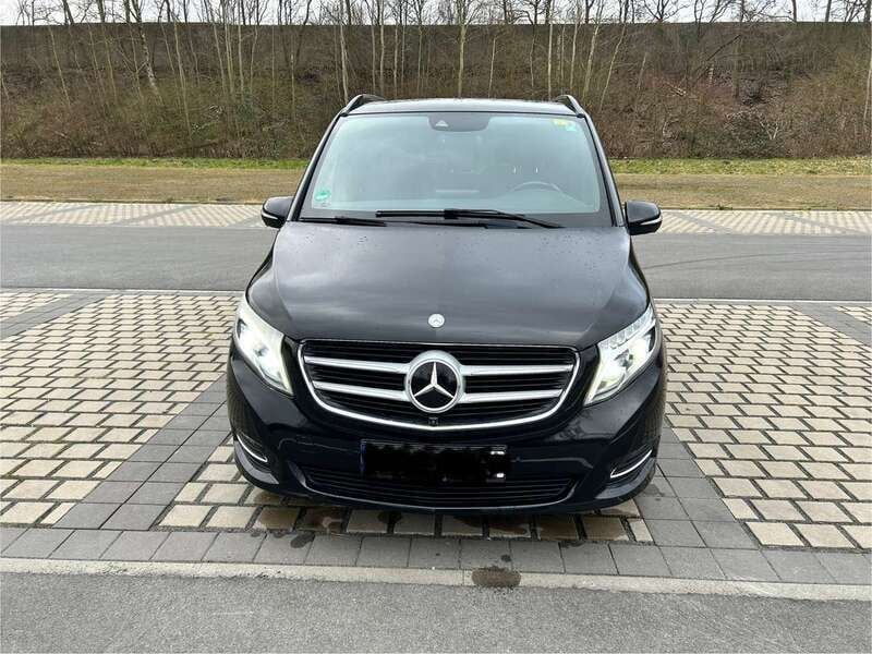 Schwarz Gebraucht 2016 Mercedes V250 Exclusive Van / Kleinbus | 42.500 € (Superpreis) - Bild 1/4
