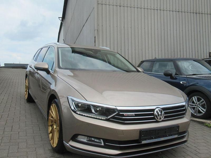 Gold Gebraucht 2016 VW Passat Highline Kombi | 19.490 € (Superpreis) - Bild 1/4