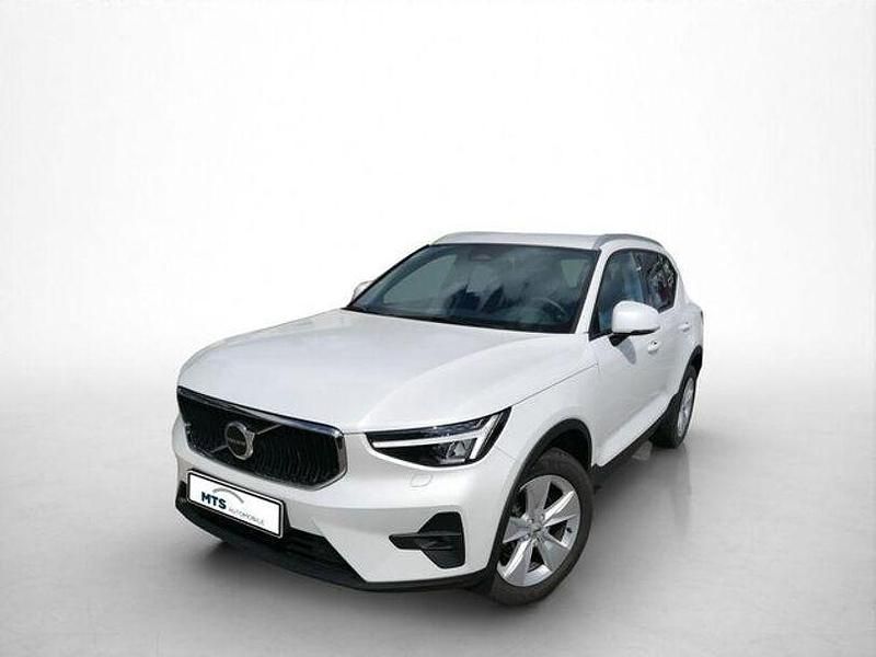 Crystal white / metallic Gebraucht 2024 Volvo XC40 Core SUV | 30.970 € (Superpreis) - Bild 1/4