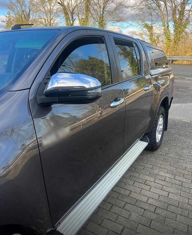 Gebraucht Toyota HiLux 150 PS (110 kW) 2018 Grau Abholung
