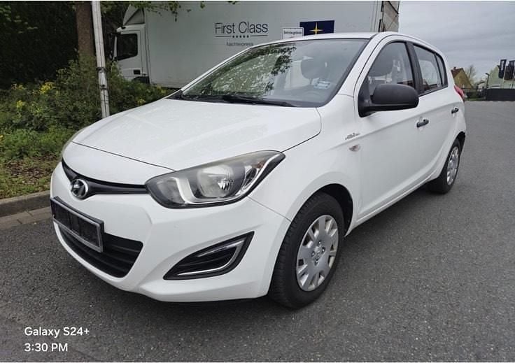 Weiß Gebraucht 2014 Hyundai i20 Kleinwagen | 3.000 € (Fairer Preis) - Bild 1/4