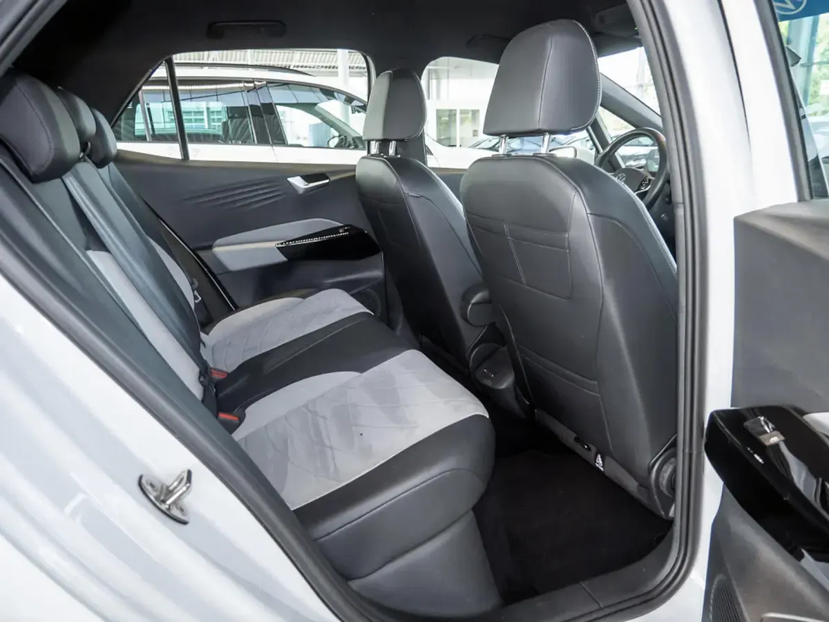 Gebraucht VW ID.3 Pro 150 kW (204 PS) 2023 Weiss / gletscherweiss Kleinwagen