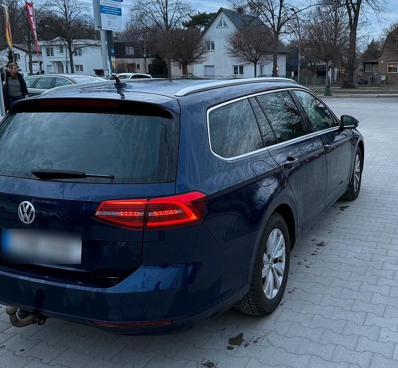 Gebraucht VW Passat 150 PS (110 kW) 2017 Blau Kombi