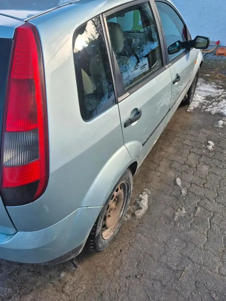 Gebraucht Ford Fiesta 64 PS (47 kW) 2003 Kleinwagen