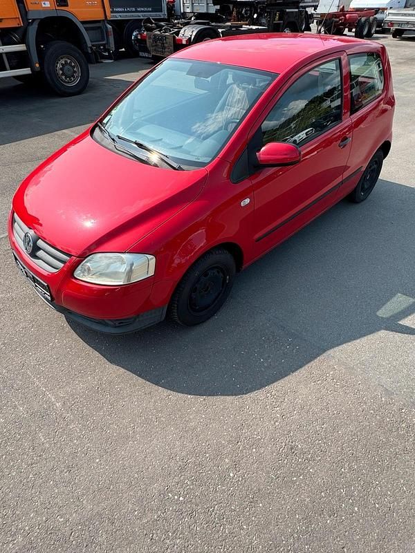Rot Gebraucht 2008 VW Fox Kleinwagen | 500 € (Superpreis) - Bild 1/4