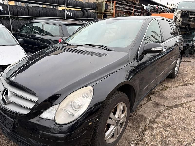 Schwarz Gebraucht 2009 Mercedes R320 Van / Kleinbus | 6.500 € - Bild 1/4
