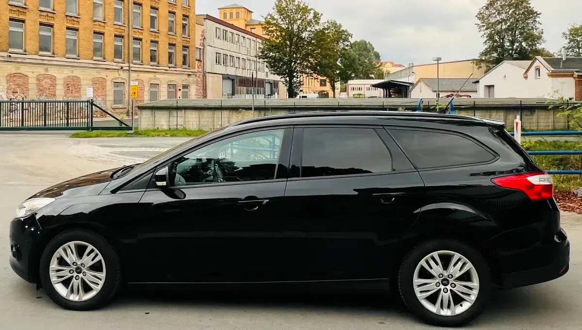 Gebraucht Ford Focus 116 PS (85 kW) 2011 Schwarz Kombi