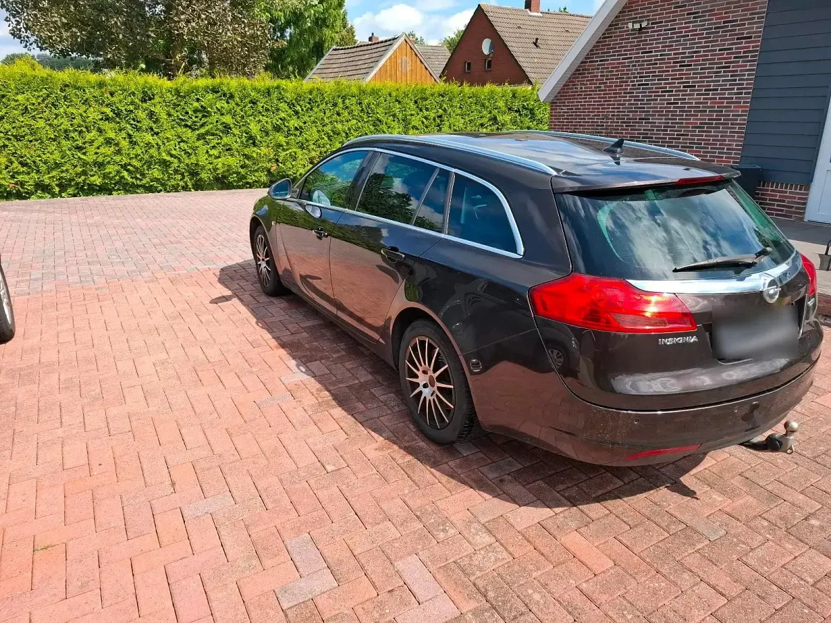 Gebraucht Opel Insignia 165 PS (121 kW) 2011 Braun Kombi