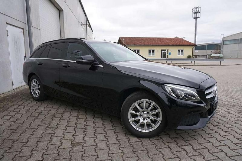Gebraucht Mercedes C220 170 PS (125 kW) 2016 Schwarz  unilack Kombi