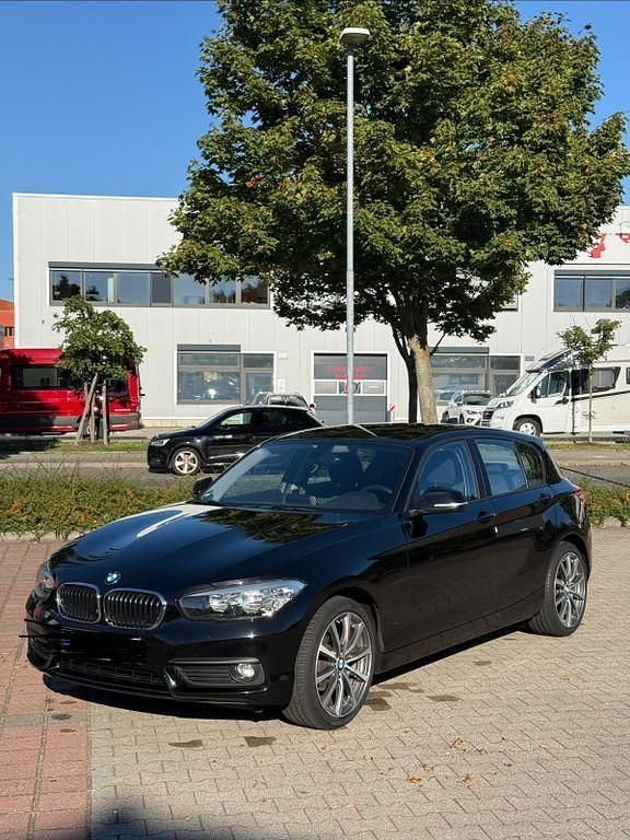 Schwarz Gebraucht 2018 BMW 118 Advantage Kleinwagen | 11.500 € (Fairer Preis) - Bild 1/4
