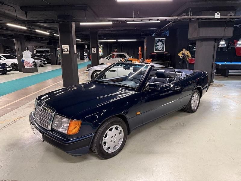 Gebraucht Mercedes E300 220 PS (161 kW) 1995 Blau Cabrio