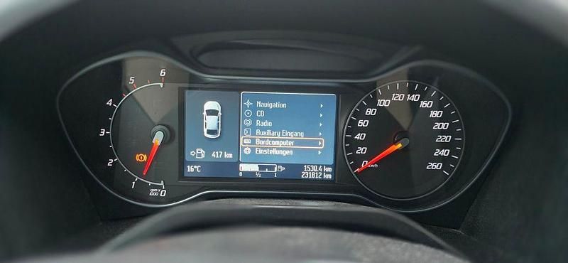 Weiß Gebraucht 2010 Ford S-MAX Titanium Van / Kleinbus | 5.250 € (Fairer Preis) - Bild 1/3