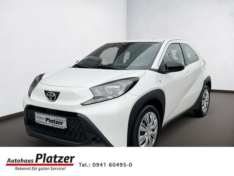 Weiss Gebraucht 2024 Toyota Aygo Business Edition Kleinwagen | 14.480 € (Guter Preis) - Bild 1/4