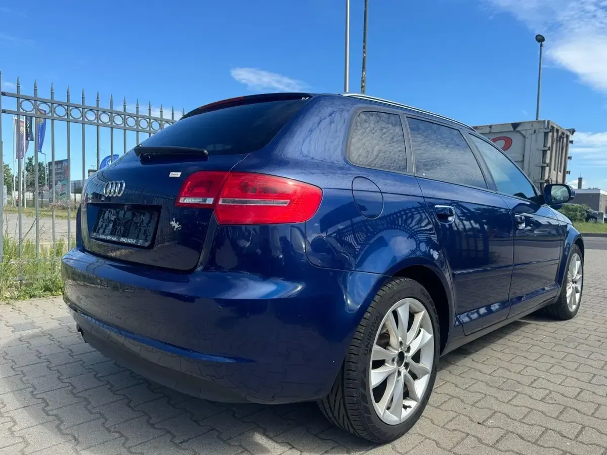 Gebraucht Audi A3 Sportback Ambition 140 PS (102 kW) 2011 Blau Kleinwagen