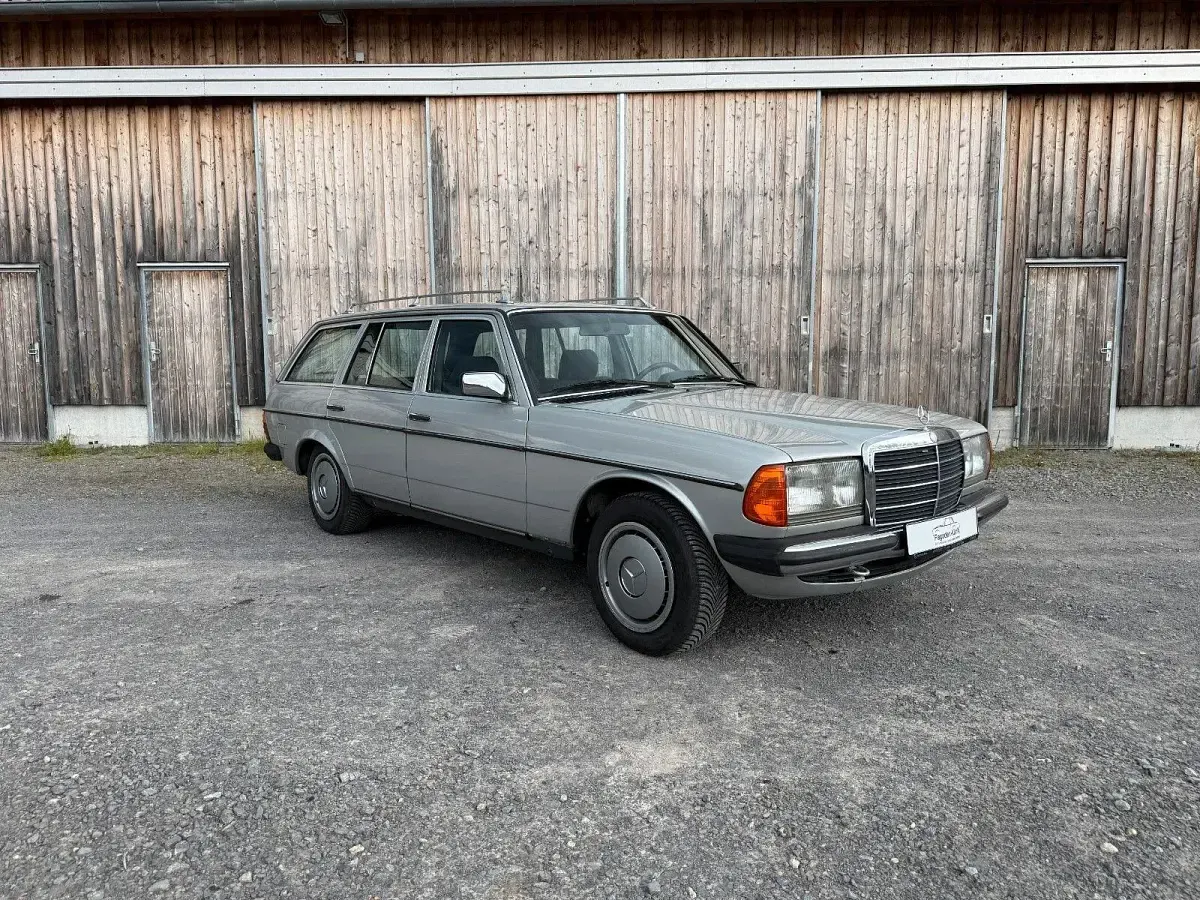 Gebraucht Mercedes 230 136 PS (100 kW) 1984 Silber Kombi